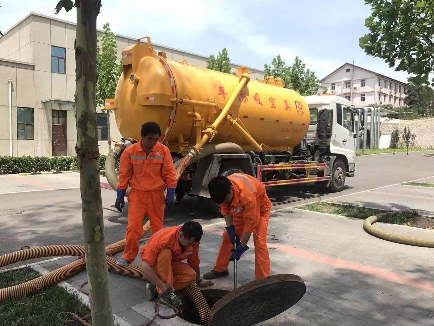 门源化粪池清理与5-8吨吸粪车施工效率分析